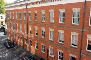 City Centre location Spacious Manhattan style flat